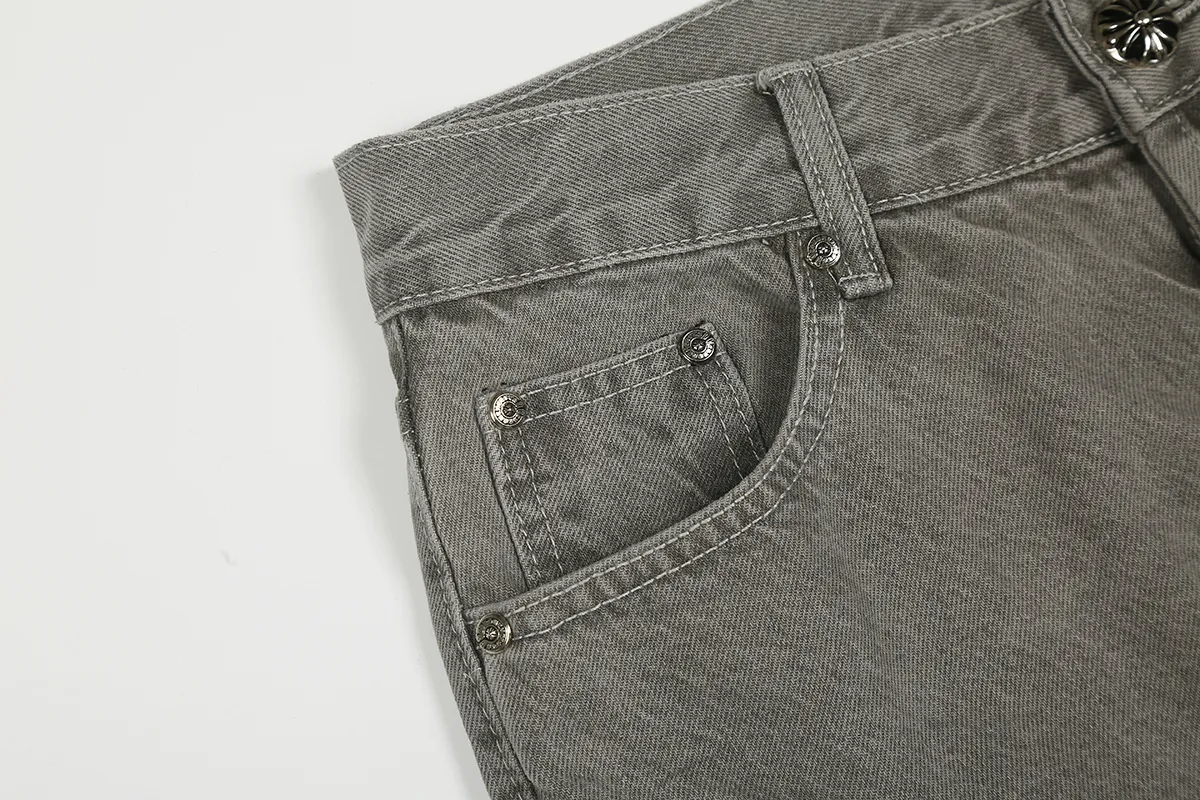 P230 White background picture [High quality] Code: 25026# Color: washed gray Size: S/28 to Fermentation wash and soft color fixation, soft and thick to wear. Details are all hand-polished and made with craftsmanship. All-over jacquard fabric has a unique design style. Multiple processes have been used to create a full retro feel. A niche and unique non-contrast shirt. Customized distressed spray-painted buttons. Every detail is crafted with craftsmanship.